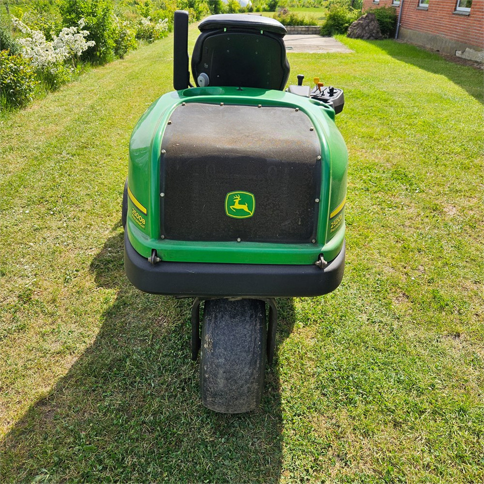 John Deere 2500B PrecisionCut - Sekačka na trávu: obrázek 5 John Deere 2500B PrecisionCut - Sekačka na trávu: obrázek 5