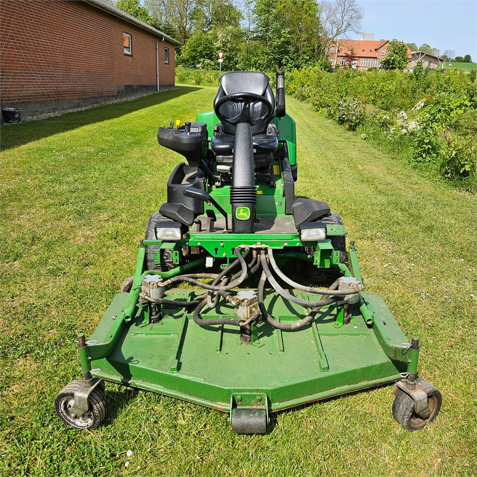 John Deere 2500B PrecisionCut - Sekačka na trávu: obrázek 2 John Deere 2500B PrecisionCut - Sekačka na trávu: obrázek 2