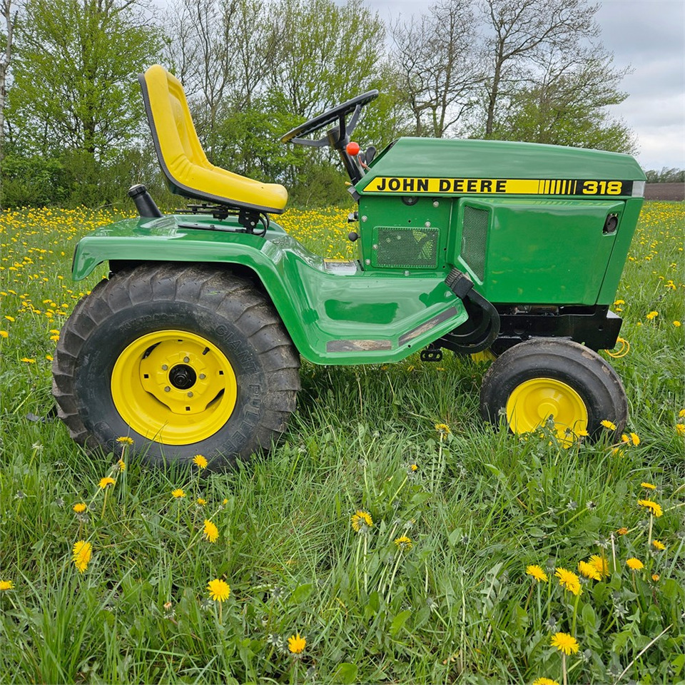 John Deere 318 - Komunální traktor: obrázek 5 John Deere 318 - Komunální traktor: obrázek 5