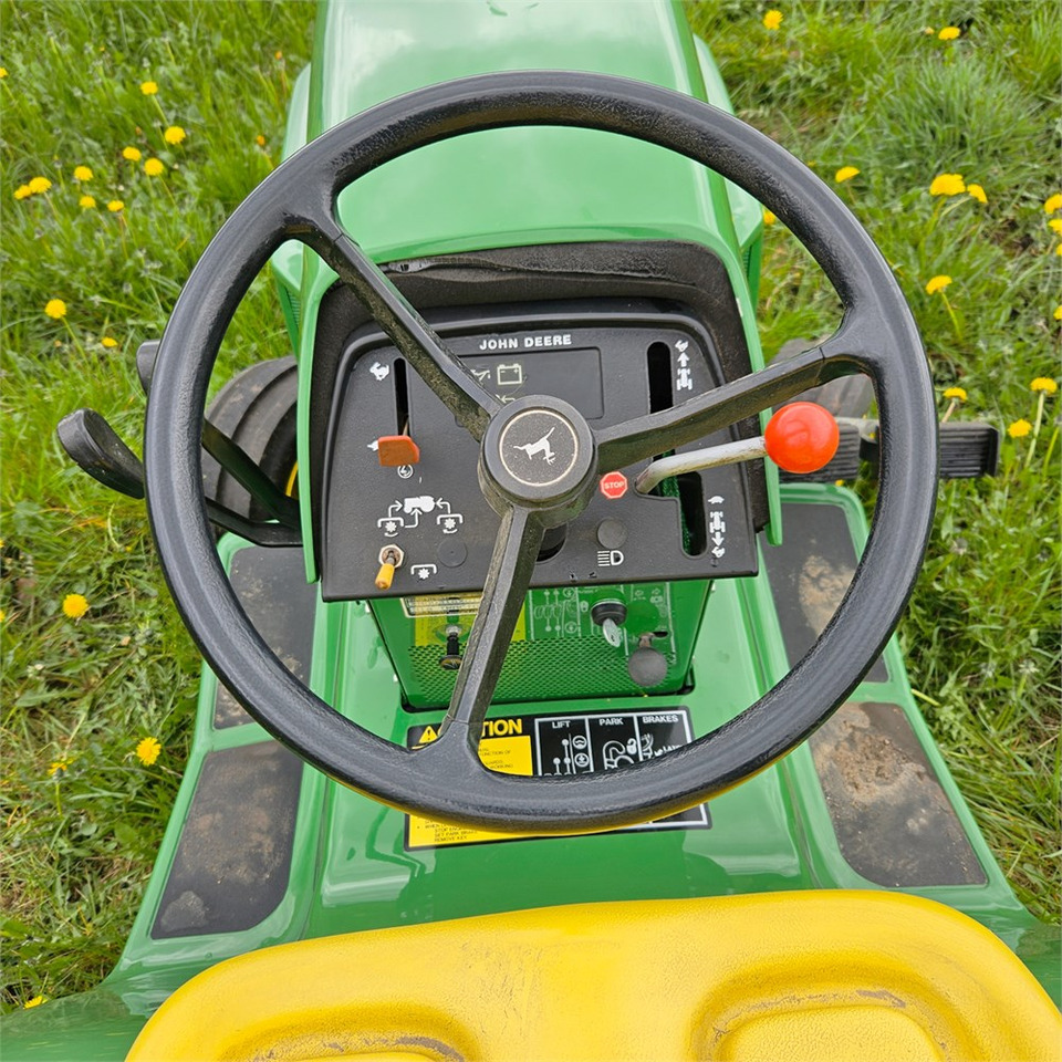 Komunální traktor John Deere 318: obrázek 7