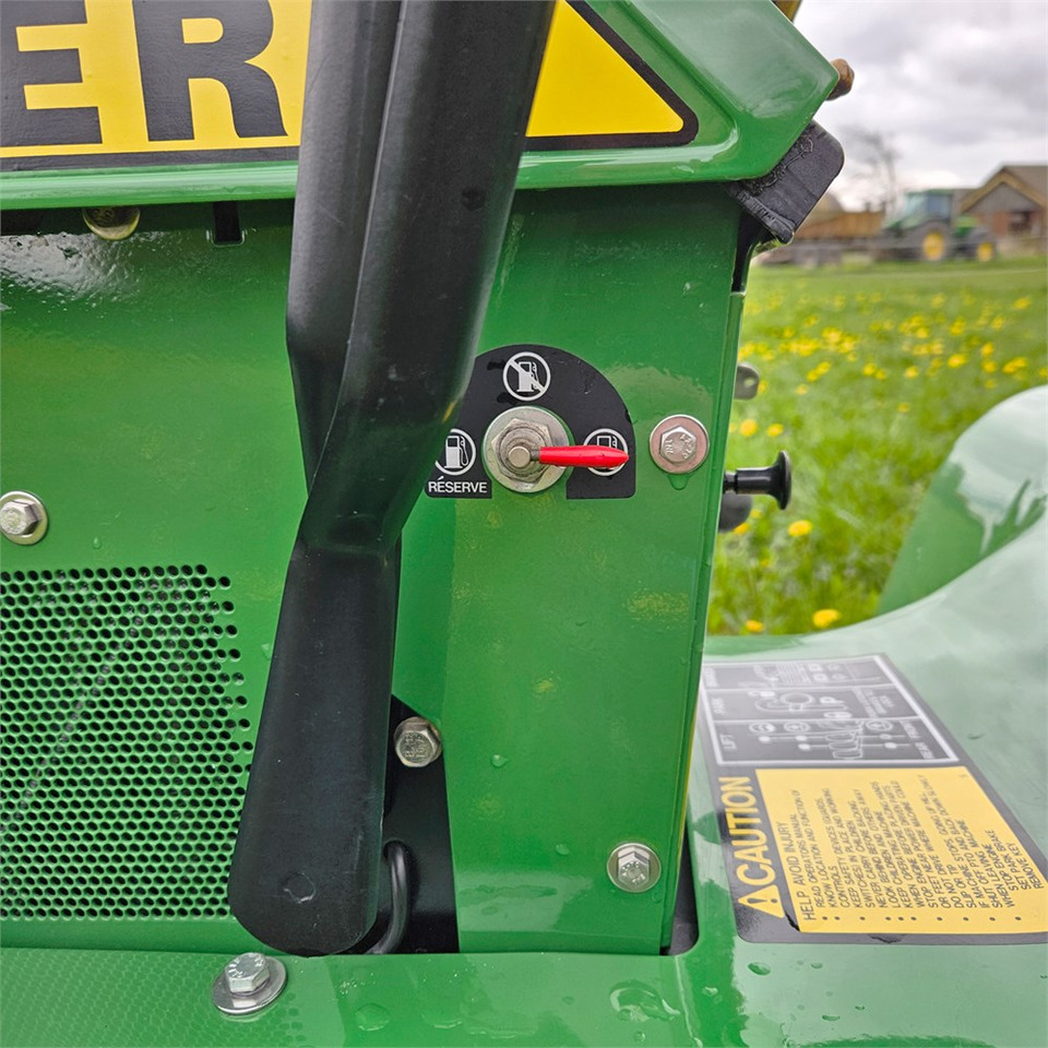 Komunální traktor John Deere 318: obrázek 12