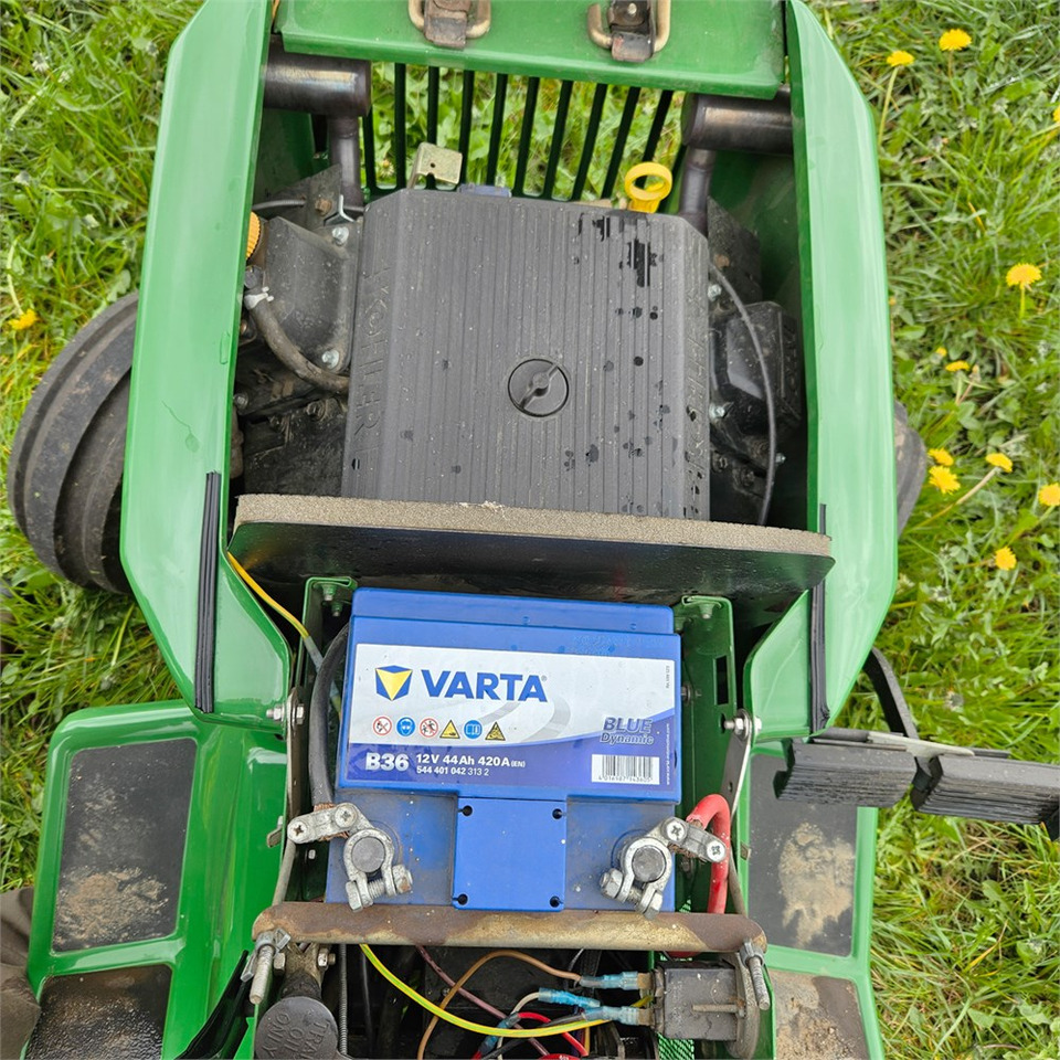 Komunální traktor John Deere 318: obrázek 13