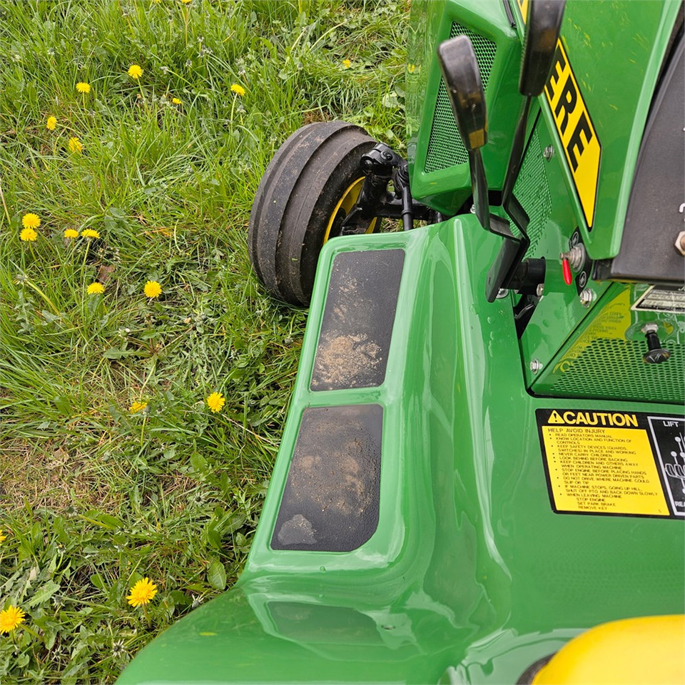 Komunální traktor John Deere 318: obrázek 9