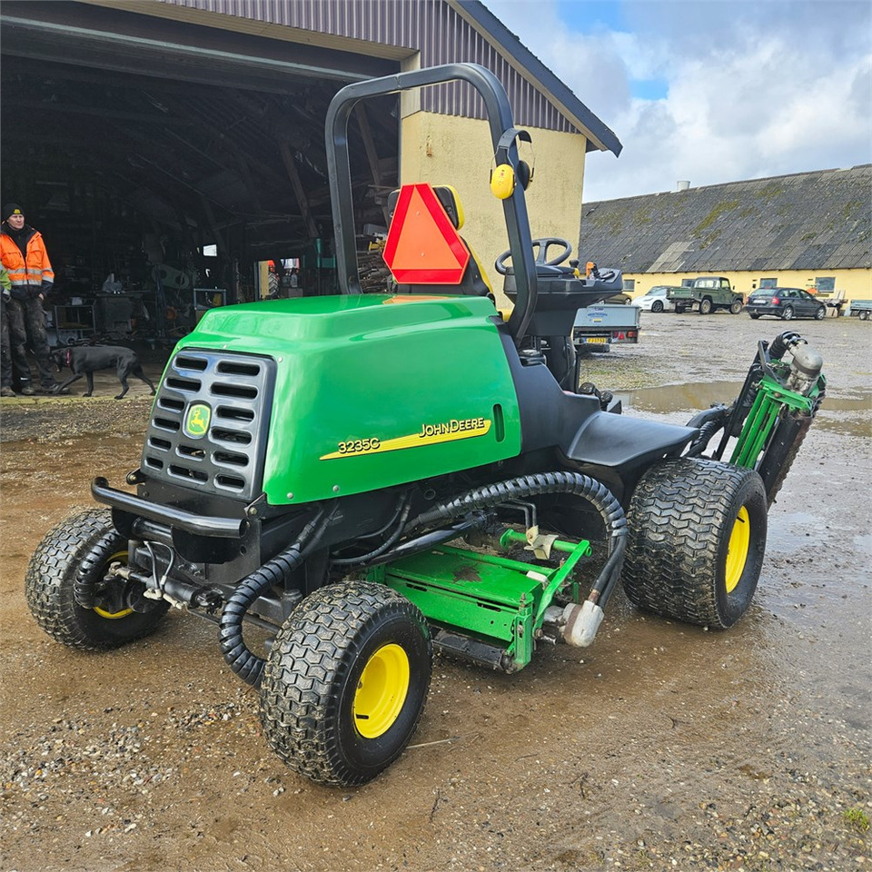 John Deere 3235 C 4WD - Sekačka na trávu: obrázek 5 John Deere 3235 C 4WD - Sekačka na trávu: obrázek 5