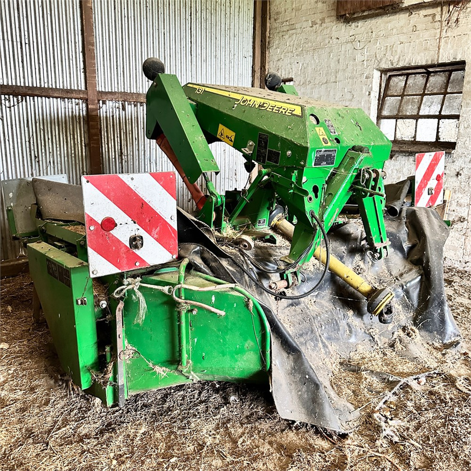 John Deere CC0131 - Stroj na sklizeň pícnin: obrázek 2 John Deere CC0131 - Stroj na sklizeň pícnin: obrázek 2