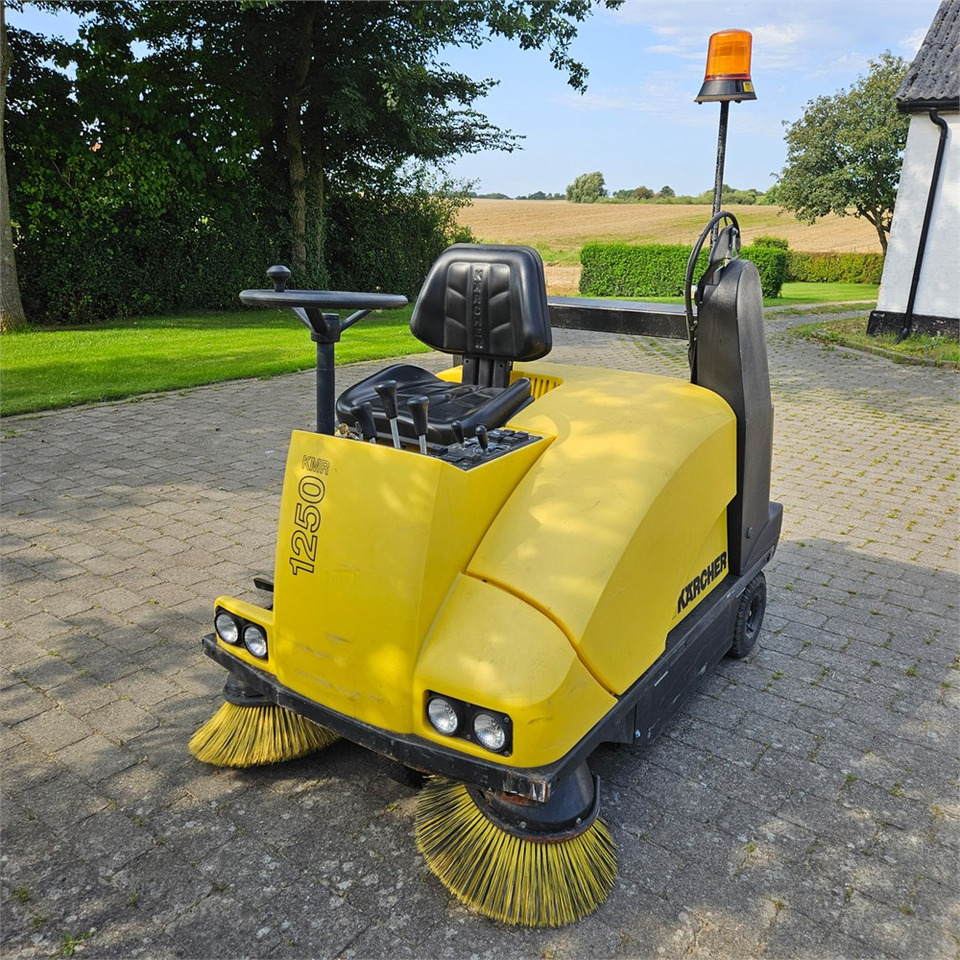 Kärcher KMR 1250 B - Průmyslový zametací stroj: obrázek 2 Kärcher KMR 1250 B - Průmyslový zametací stroj: obrázek 2