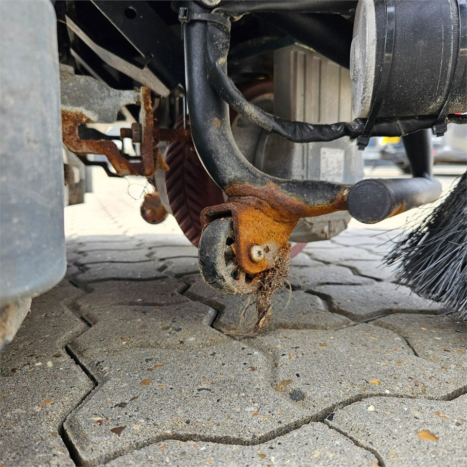 Podlahový mycí stroj Kärcher Professional B 150R: obrázek 24