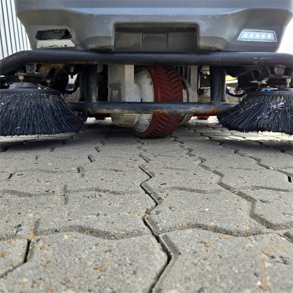 Podlahový mycí stroj Kärcher Professional B 150R: obrázek 25