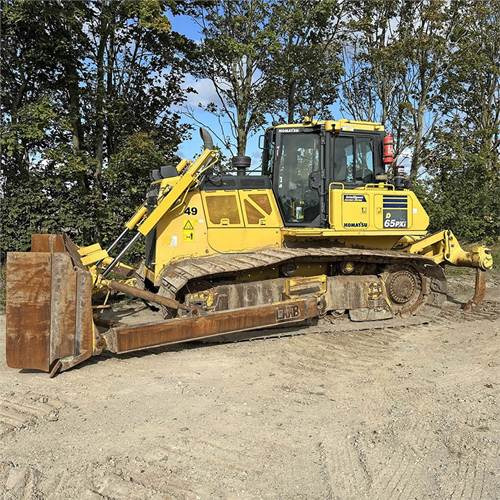 Komatsu D65 PXI-18 - Buldozer: obrázek 1 Komatsu D65 PXI-18 - Buldozer: obrázek 1
