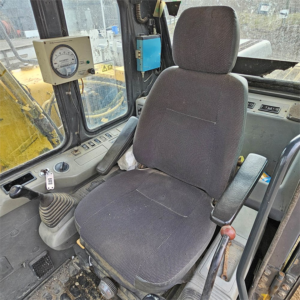 Pásové rýpadlo Komatsu PC130-6K: obrázek 11