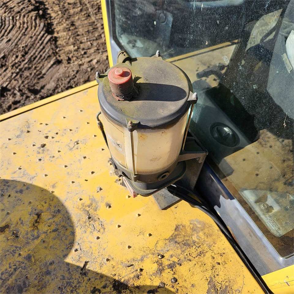 Pásové rýpadlo Komatsu PC210: obrázek 38