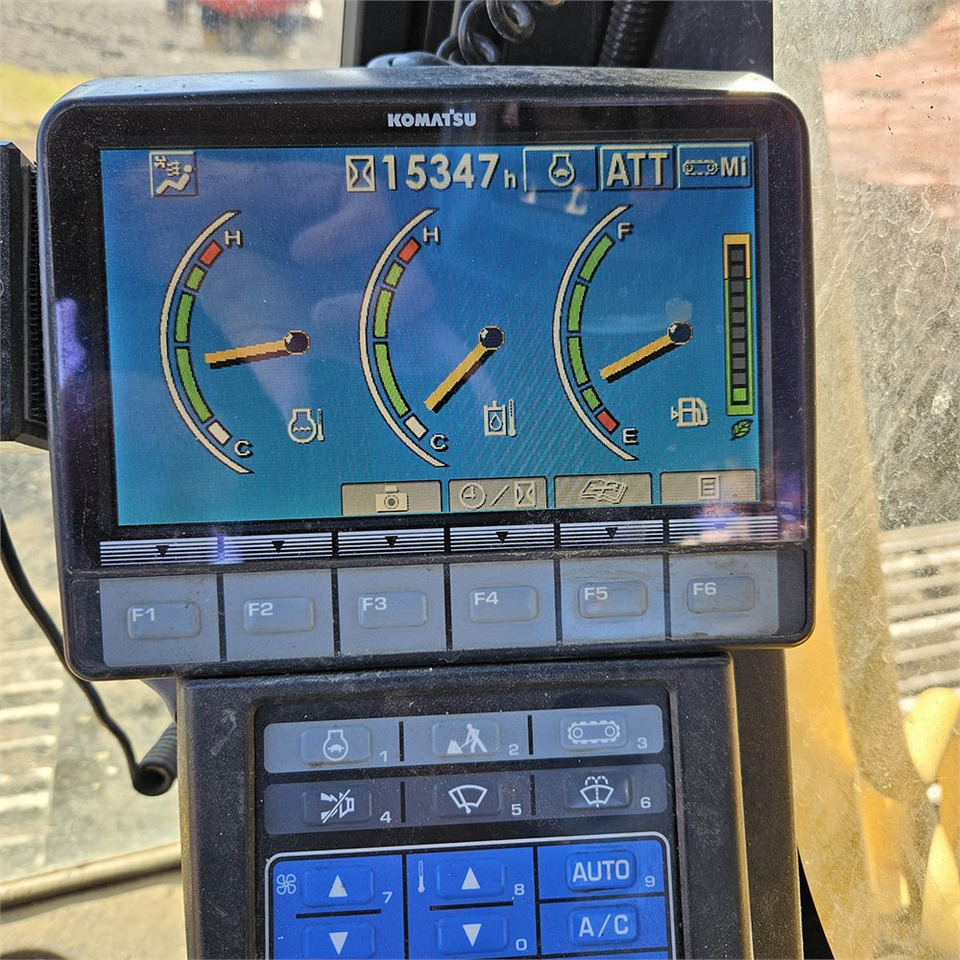 Pásové rýpadlo Komatsu PC210: obrázek 21