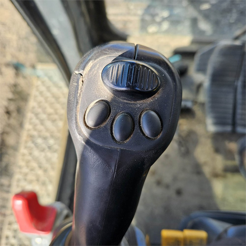 Pásové rýpadlo Komatsu PC210: obrázek 18