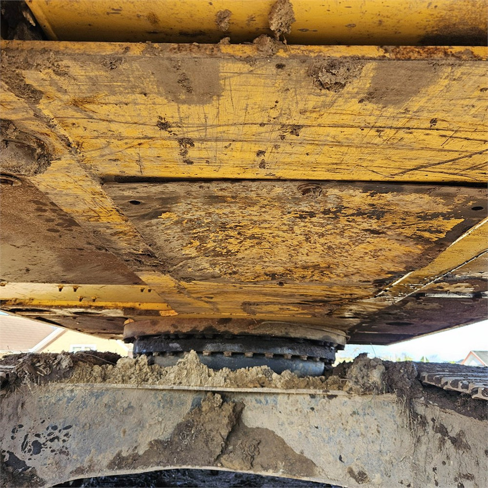 Pásové rýpadlo Komatsu PC210: obrázek 40