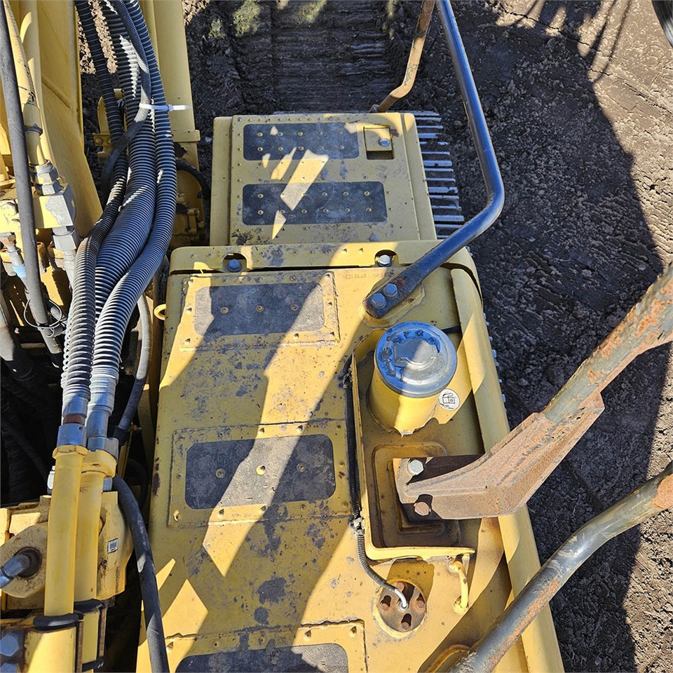 Pásové rýpadlo Komatsu PC210: obrázek 36