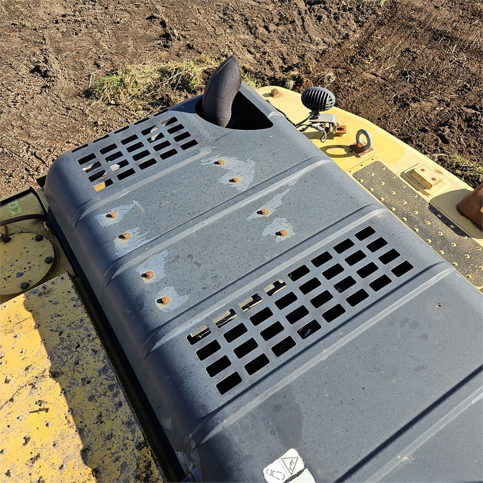 Pásové rýpadlo Komatsu PC210: obrázek 37