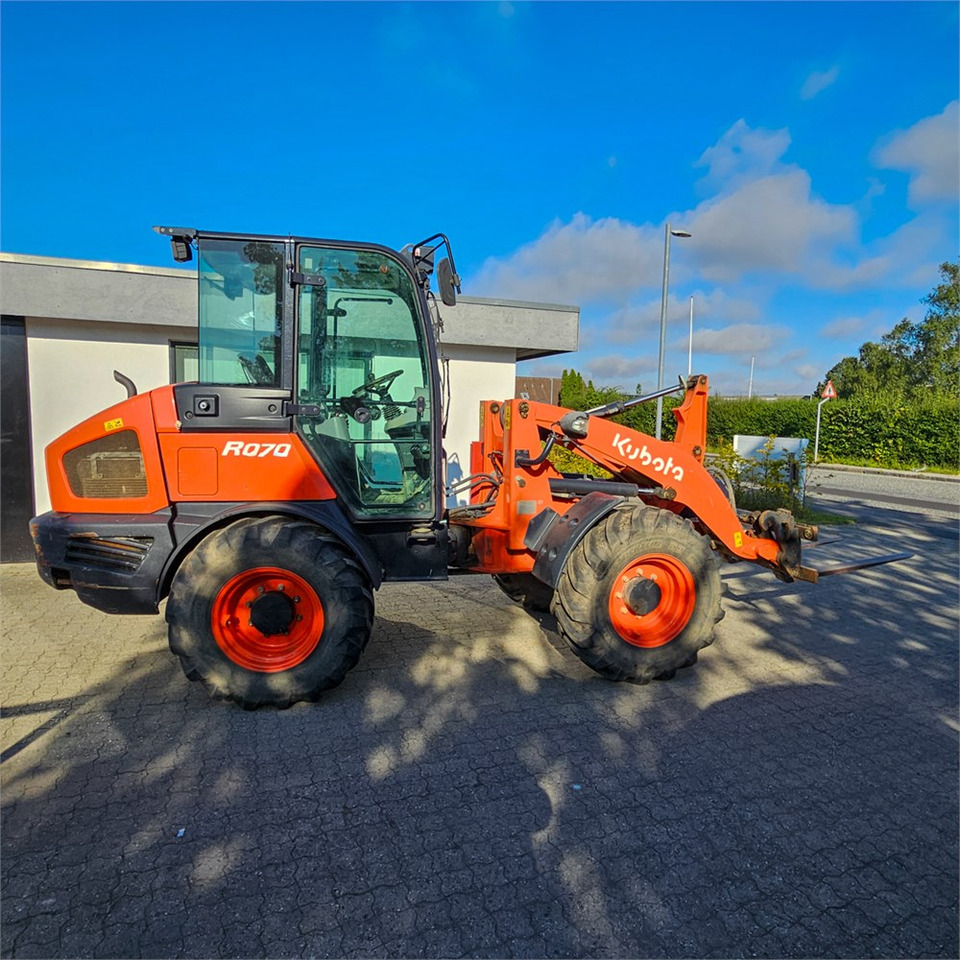 Kubota R070 - Kolový nakladač: obrázek 5 Kubota R070 - Kolový nakladač: obrázek 5