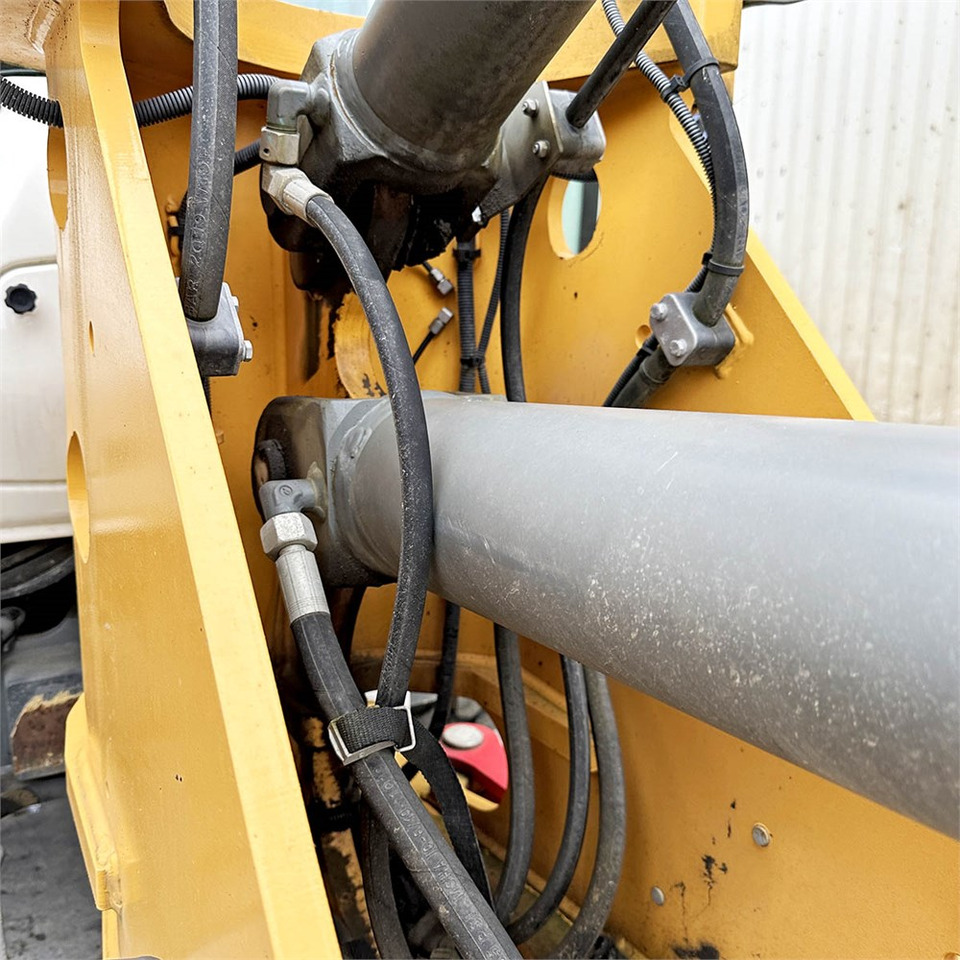Kolový nakladač Liebherr L506C: obrázek 22