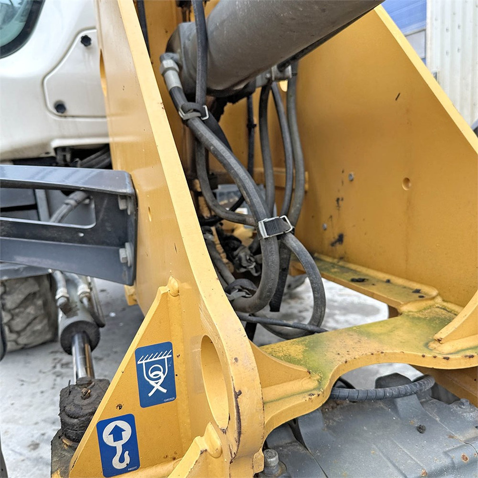 Kolový nakladač Liebherr L506C: obrázek 32