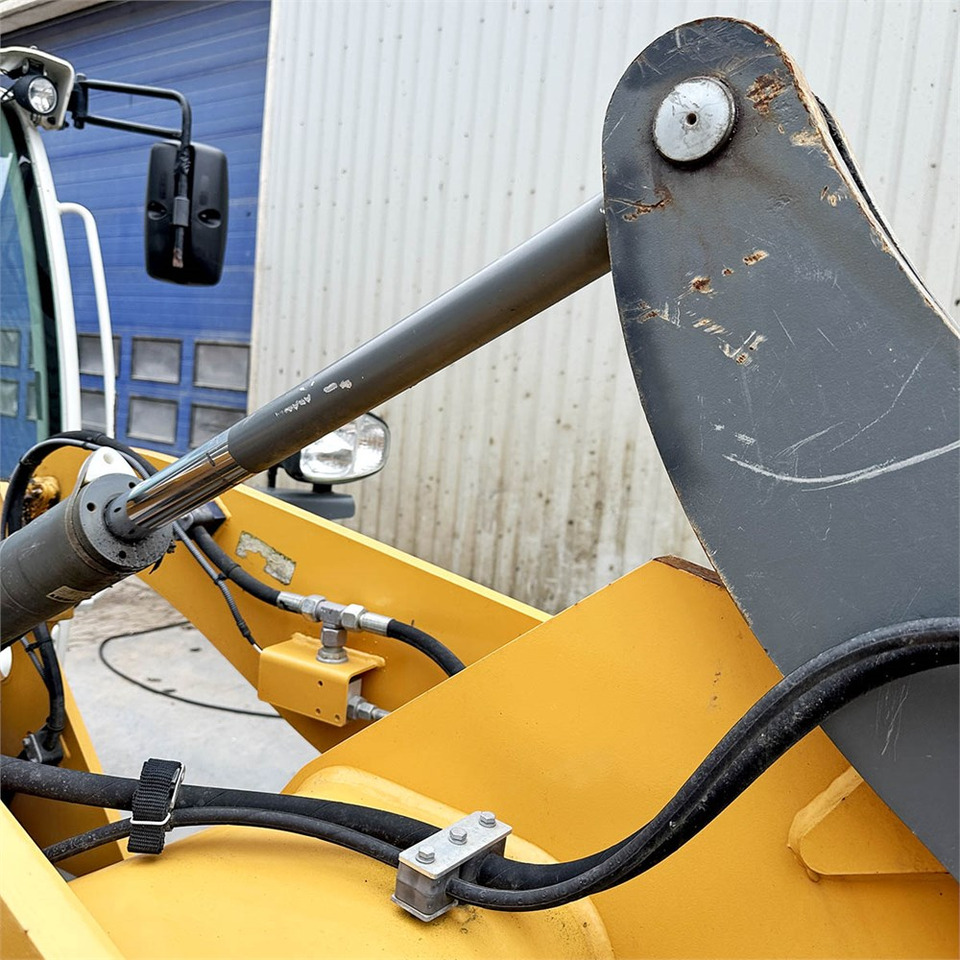 Kolový nakladač Liebherr L506C: obrázek 23