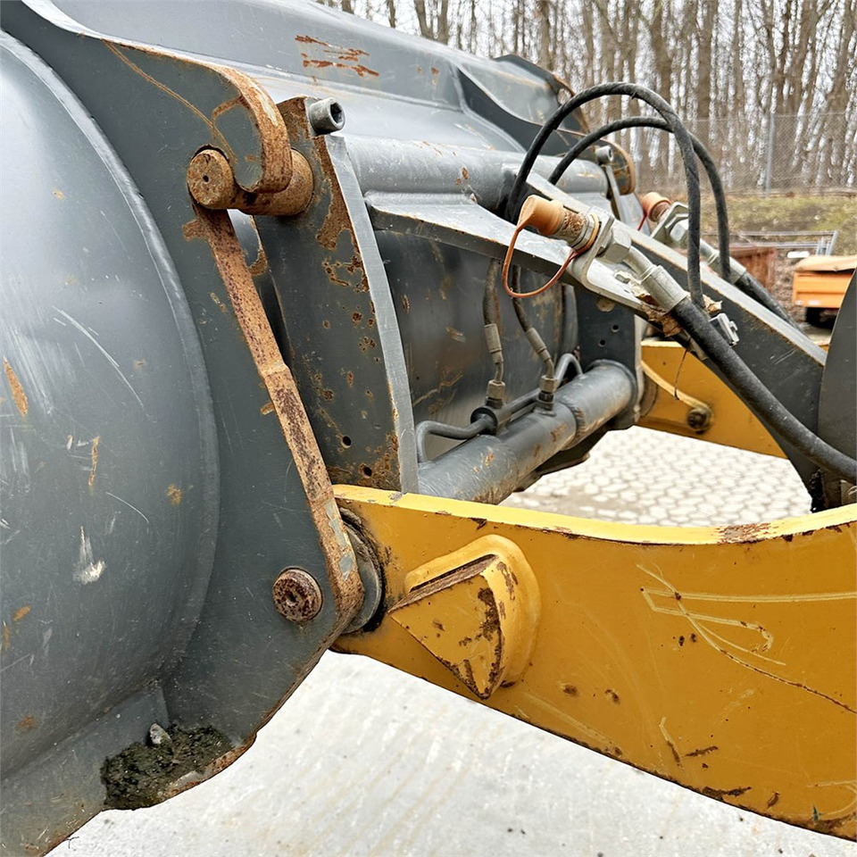 Kolový nakladač Liebherr L506C: obrázek 26