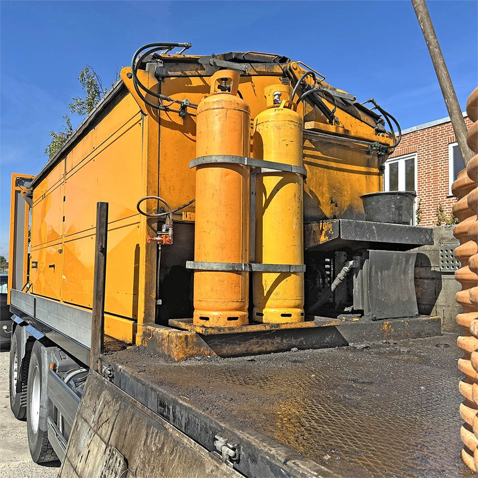 Nákladní automobil valníkový/ Plošinový, Rozstřikovač živic MAN TG 35. 8x2-6 BL: obrázek 13
