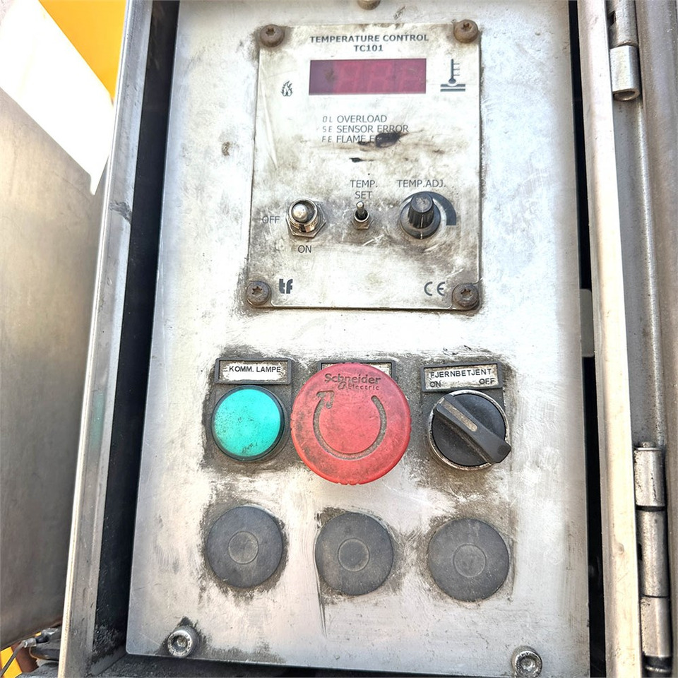 Nákladní automobil valníkový/ Plošinový, Rozstřikovač živic MAN TG 35. 8x2-6 BL: obrázek 23