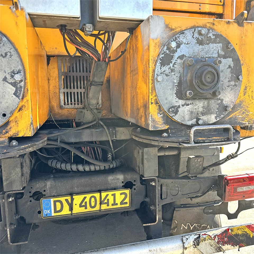 Nákladní automobil valníkový/ Plošinový, Rozstřikovač živic MAN TG 35. 8x2-6 BL: obrázek 17