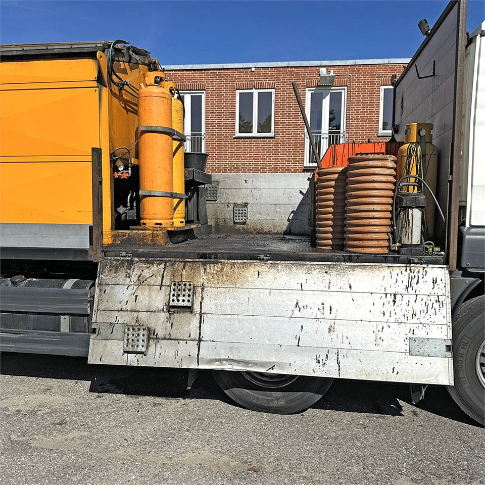 Nákladní automobil valníkový/ Plošinový, Rozstřikovač živic MAN TG 35. 8x2-6 BL: obrázek 12