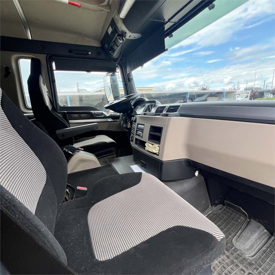 Auto s hydraulickou rukou, Nákladní automobil valníkový/ Plošinový MAN TGS 35.510 8x4 BL: obrázek 43