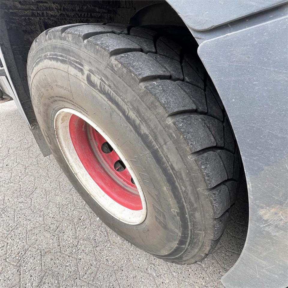 Auto s hydraulickou rukou, Nákladní automobil valníkový/ Plošinový MAN TGS 35.510 8x4 BL: obrázek 41
