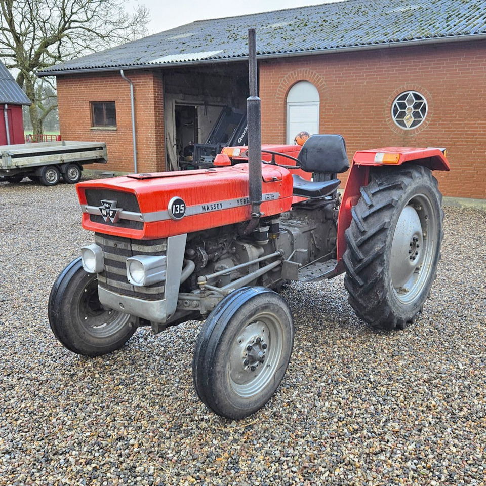 Massey Ferguson 135 - Traktor: obrázek 1 Massey Ferguson 135 - Traktor: obrázek 1