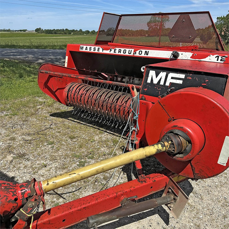 Massey Ferguson MF128 - Stroj na sklizeň pícnin: obrázek 2 Massey Ferguson MF128 - Stroj na sklizeň pícnin: obrázek 2