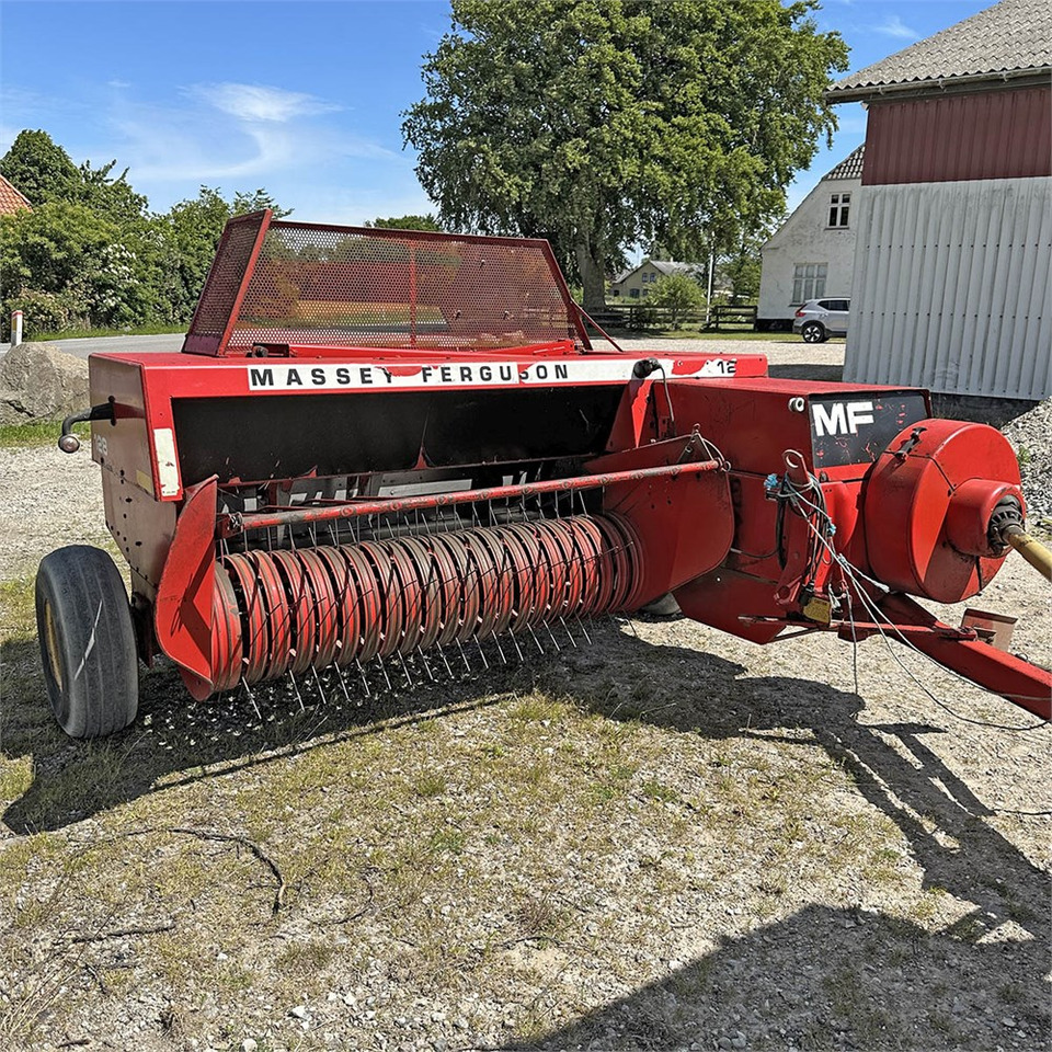 Massey Ferguson MF128 - Stroj na sklizeň pícnin: obrázek 1 Massey Ferguson MF128 - Stroj na sklizeň pícnin: obrázek 1
