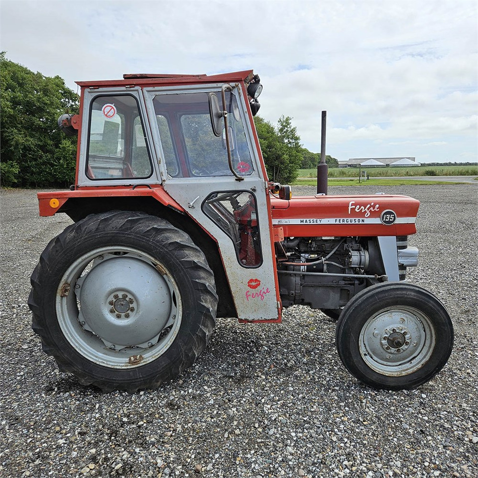 Massey Ferguson MF135 - Traktor: obrázek 2 Massey Ferguson MF135 - Traktor: obrázek 2