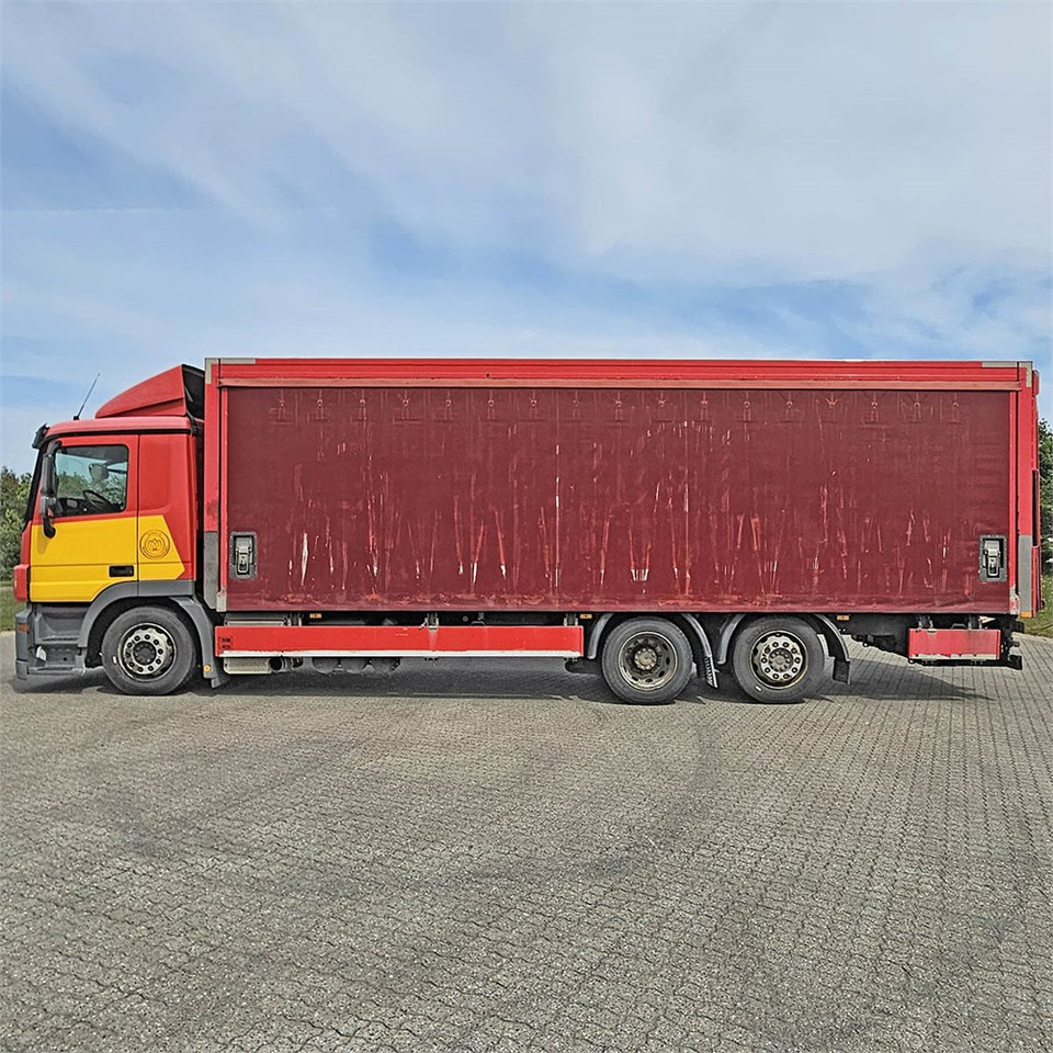 Mercedes Actros 2541 - Skříňový nákladní auto: obrázek 2 Mercedes Actros 2541 - Skříňový nákladní auto: obrázek 2