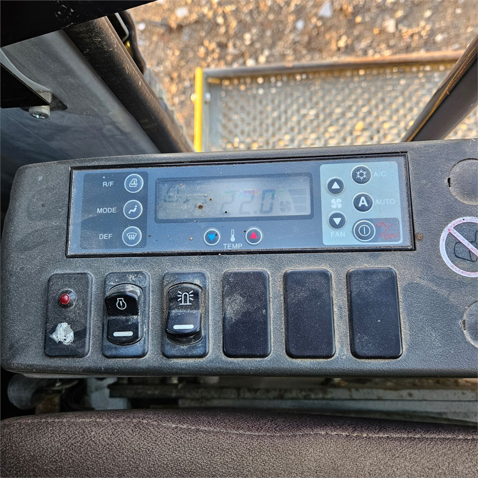 Pásové rýpadlo New Holland E 305: obrázek 14