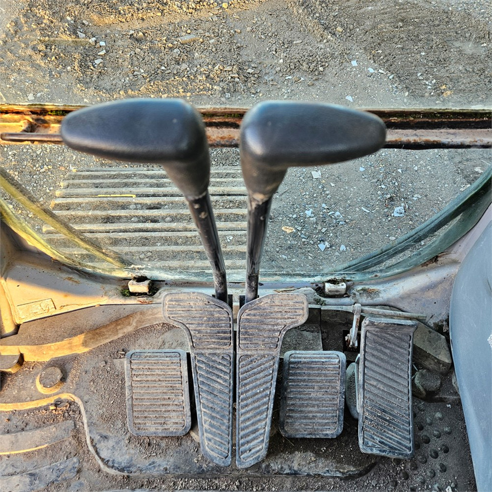 Pásové rýpadlo New Holland E 305: obrázek 16