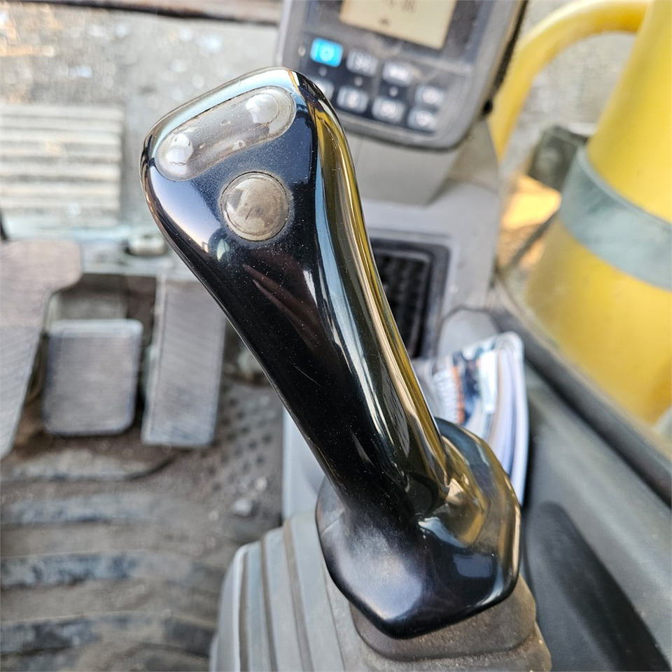 Pásové rýpadlo New Holland E 305: obrázek 12
