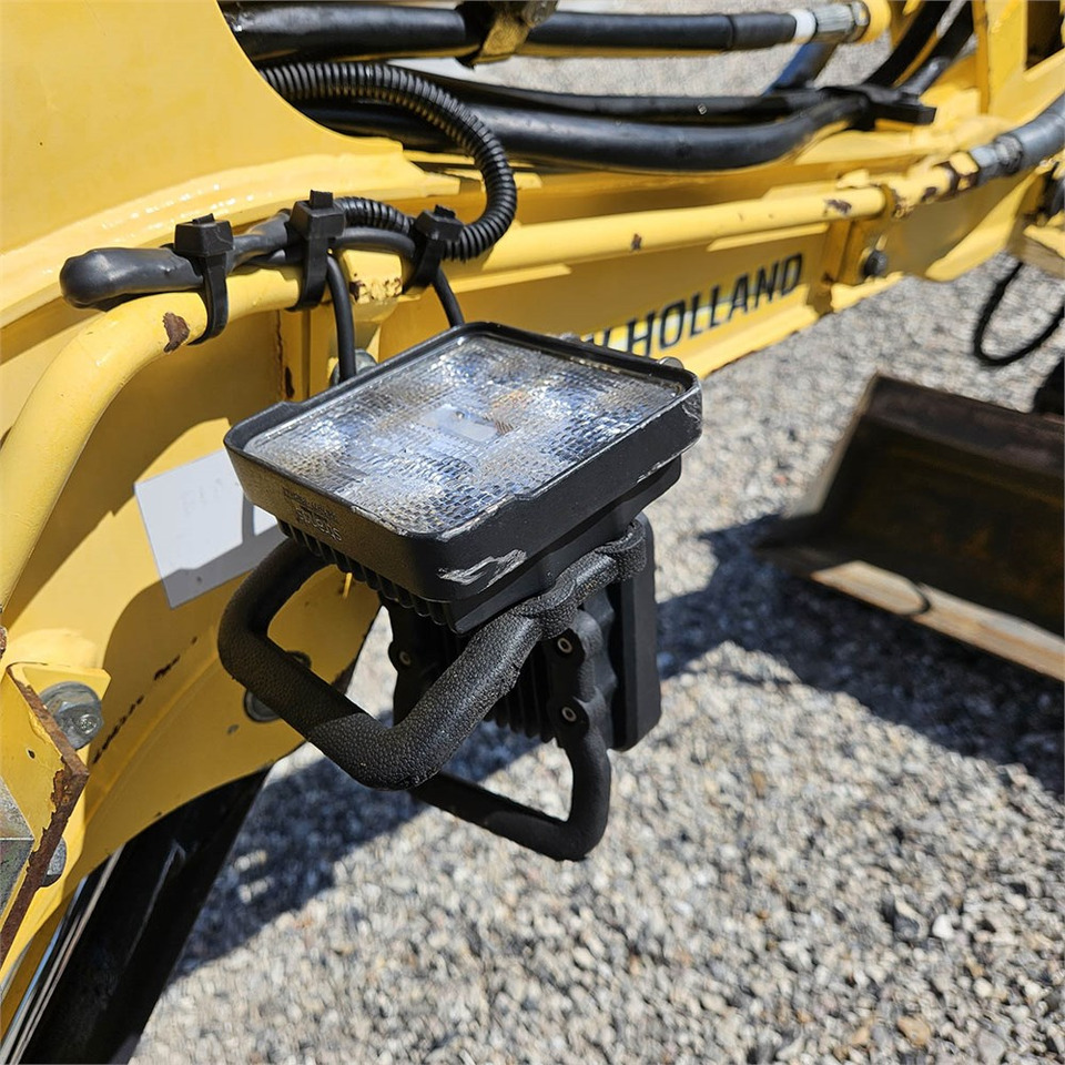 Mini rýpadlo New Holland E10 SR: obrázek 25