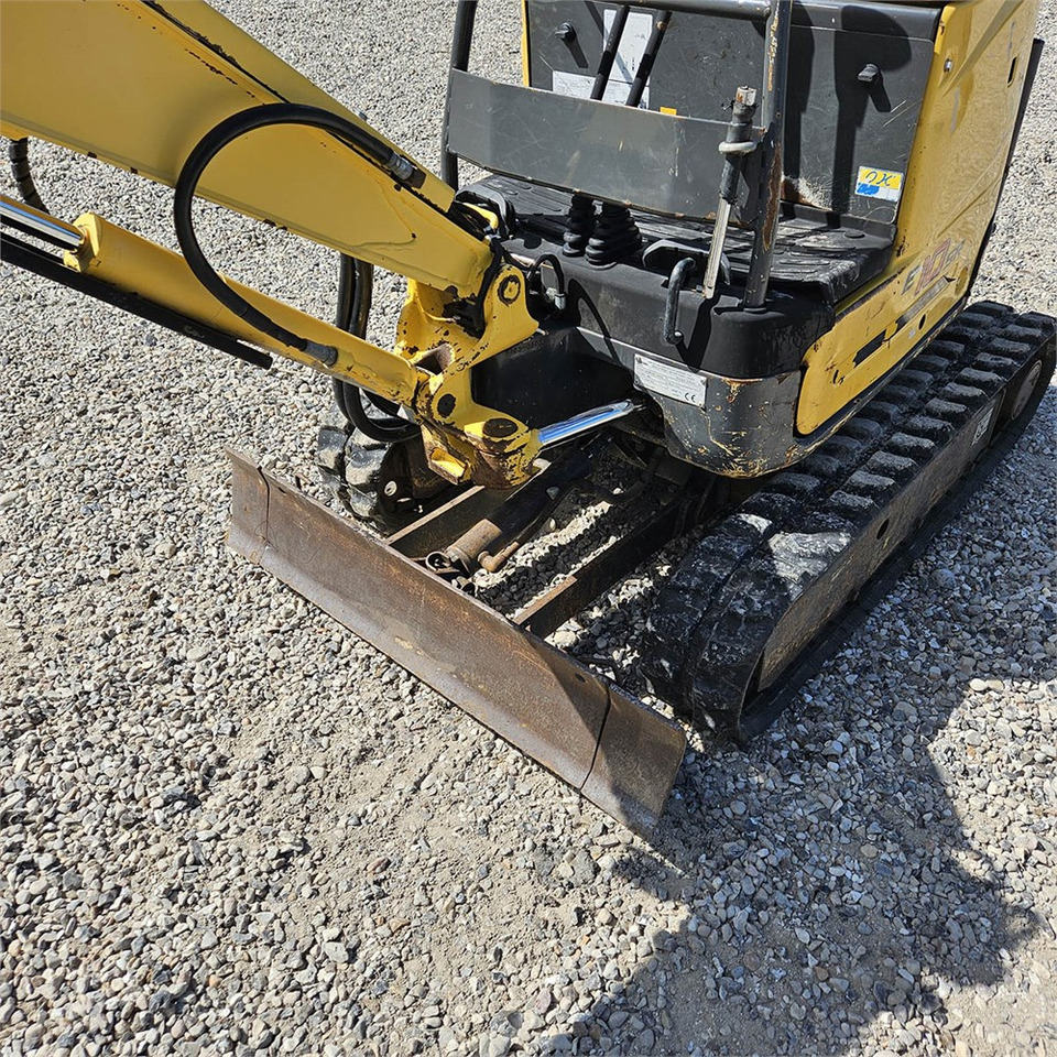 Mini rýpadlo New Holland E10 SR: obrázek 29