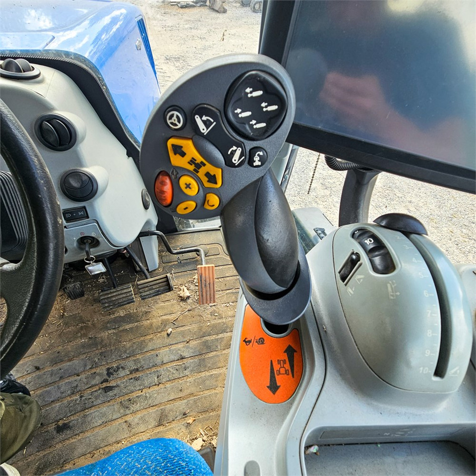 Traktor New Holland T8.390: obrázek 16