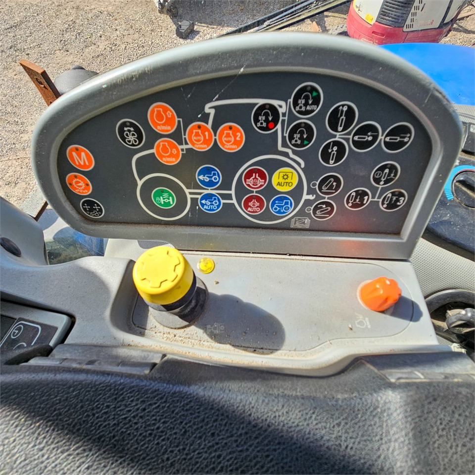 Traktor New Holland T8.390: obrázek 22