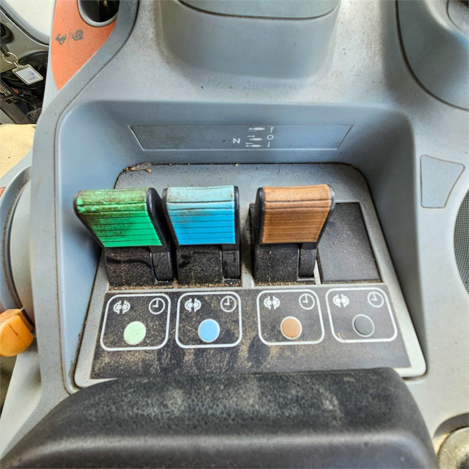 Traktor New Holland T8.390: obrázek 24