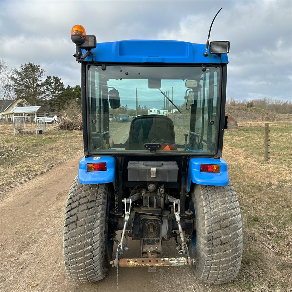 New Holland TC27D - Komunální traktor: obrázek 5 New Holland TC27D - Komunální traktor: obrázek 5