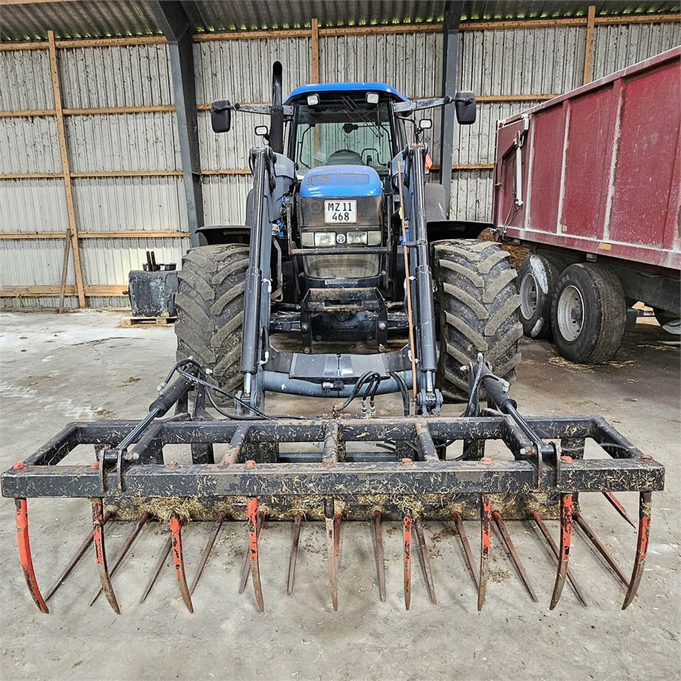 New Holland TM 190 4WD - Traktor: obrázek 2 New Holland TM 190 4WD - Traktor: obrázek 2