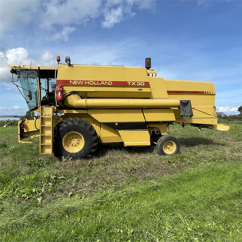 New Holland TX 30 - Sklízecí mlátička: obrázek 3 New Holland TX 30 - Sklízecí mlátička: obrázek 3