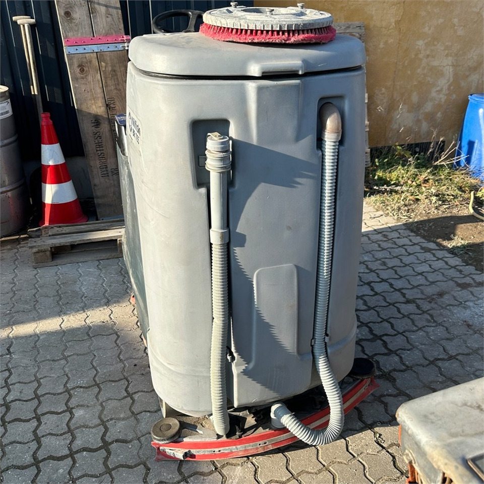 Nilfisk BR 755 - Podlahový mycí stroj: obrázek 4 Nilfisk BR 755 - Podlahový mycí stroj: obrázek 4