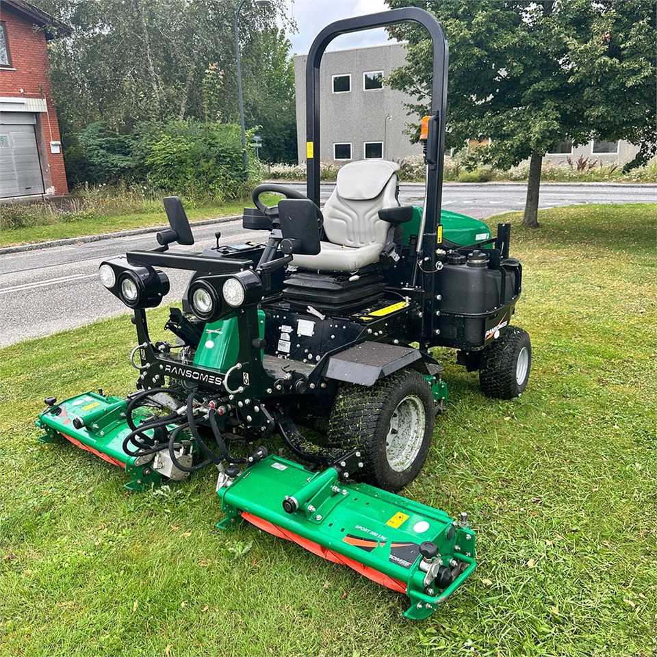 Ransomes Highway 3 4WD - Sekačka na trávu: obrázek 1 Ransomes Highway 3 4WD - Sekačka na trávu: obrázek 1