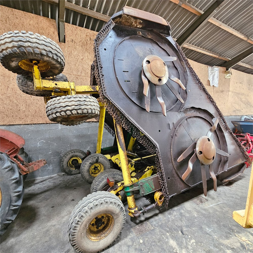 Spearhead Multicut 820 - Stroj na sklizeň pícnin: obrázek 2 Spearhead Multicut 820 - Stroj na sklizeň pícnin: obrázek 2